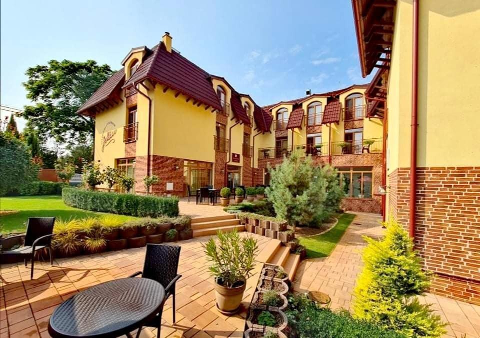 Jolán Pension&Restaurant Cicov Esterno foto