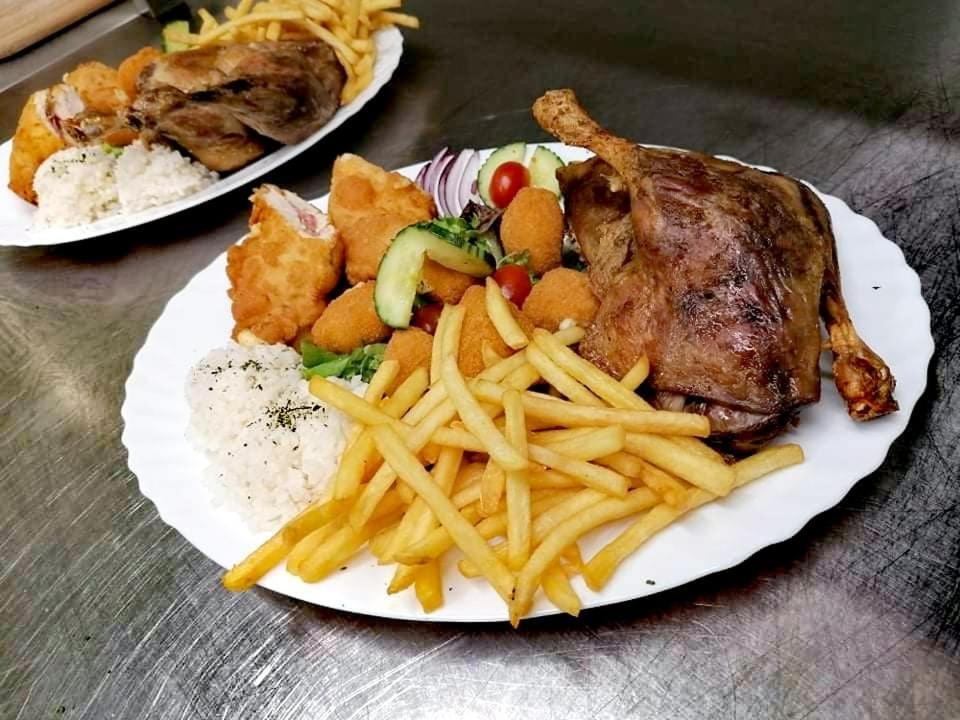 Jolán Pension&Restaurant Cicov Esterno foto
