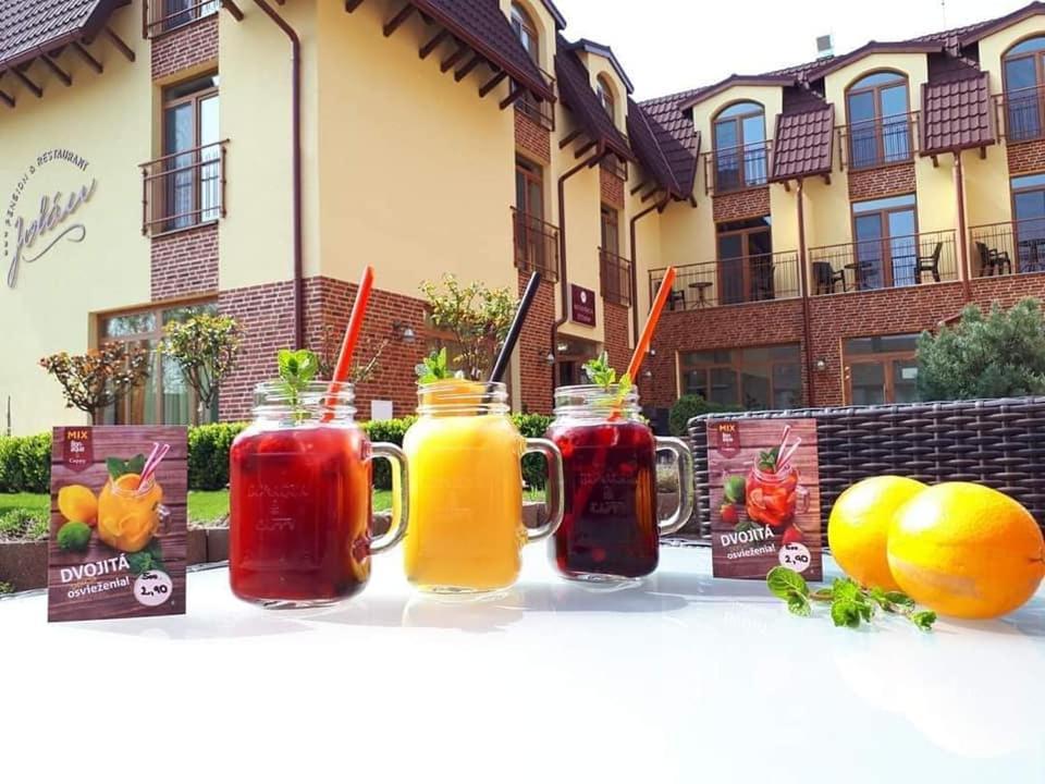 Jolán Pension&Restaurant Cicov Esterno foto